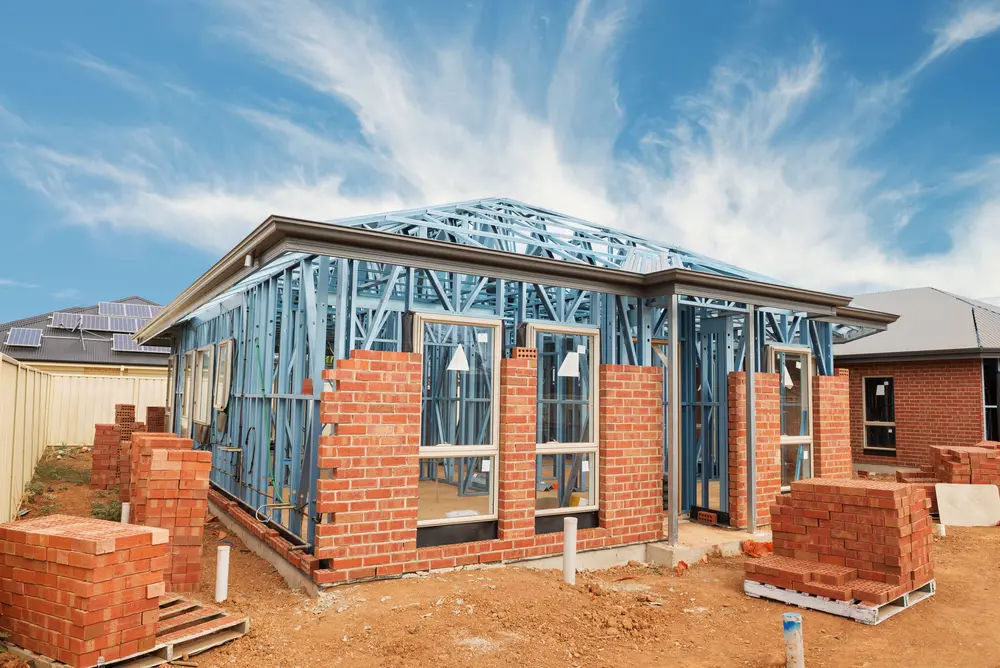 Construction d'une maison avec une charpente métallique