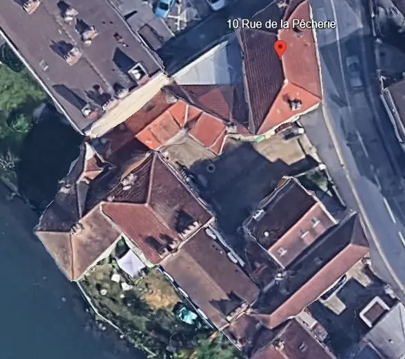 Bâtiment inspecté après un incendie dans le cadre d'une expertise structurelle visant à évaluer les dommages et l'état des éléments porteurs.