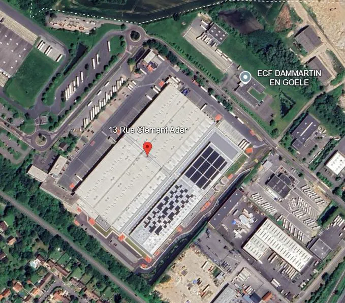 Vue des quais de chargement d'un entrepôt logistique faisant l'objet d'une expertise structurelle afin d'évaluer leur état et les désordres observés.